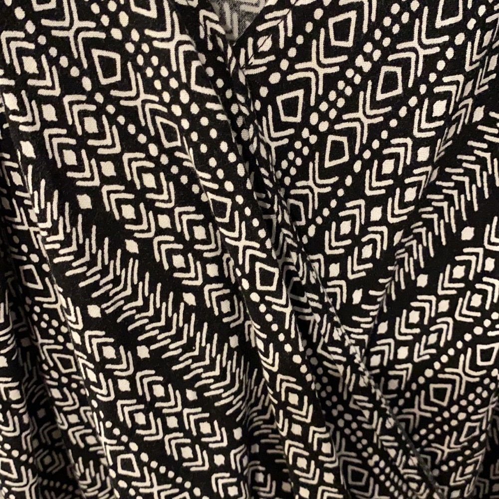 Geometric Pattern Romper - Picture 2 of 2